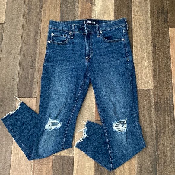 BRAND NEW TRENDY JEANS!! - Picture 2 of 5